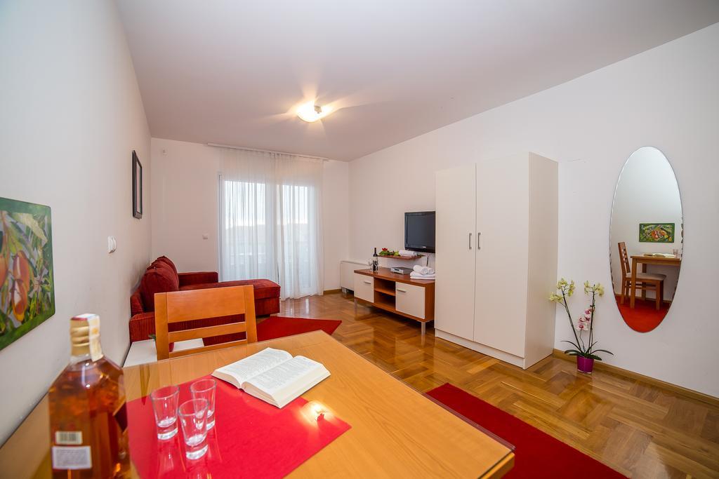 Apartments Kristina Makarska Exterior photo