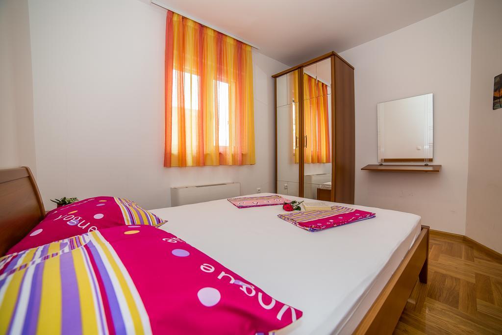 Apartments Kristina Makarska Exterior photo