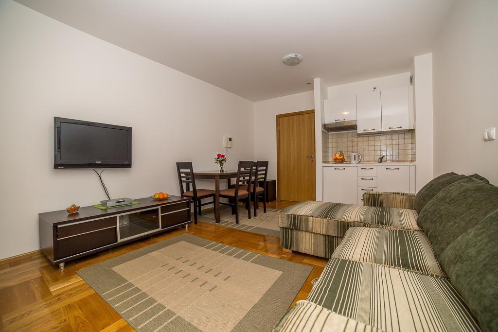 Apartments Kristina Makarska Exterior photo
