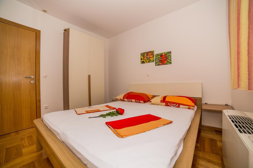 Apartments Kristina Makarska Exterior photo
