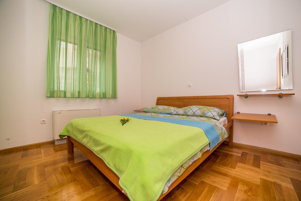 Apartments Kristina Makarska Room photo