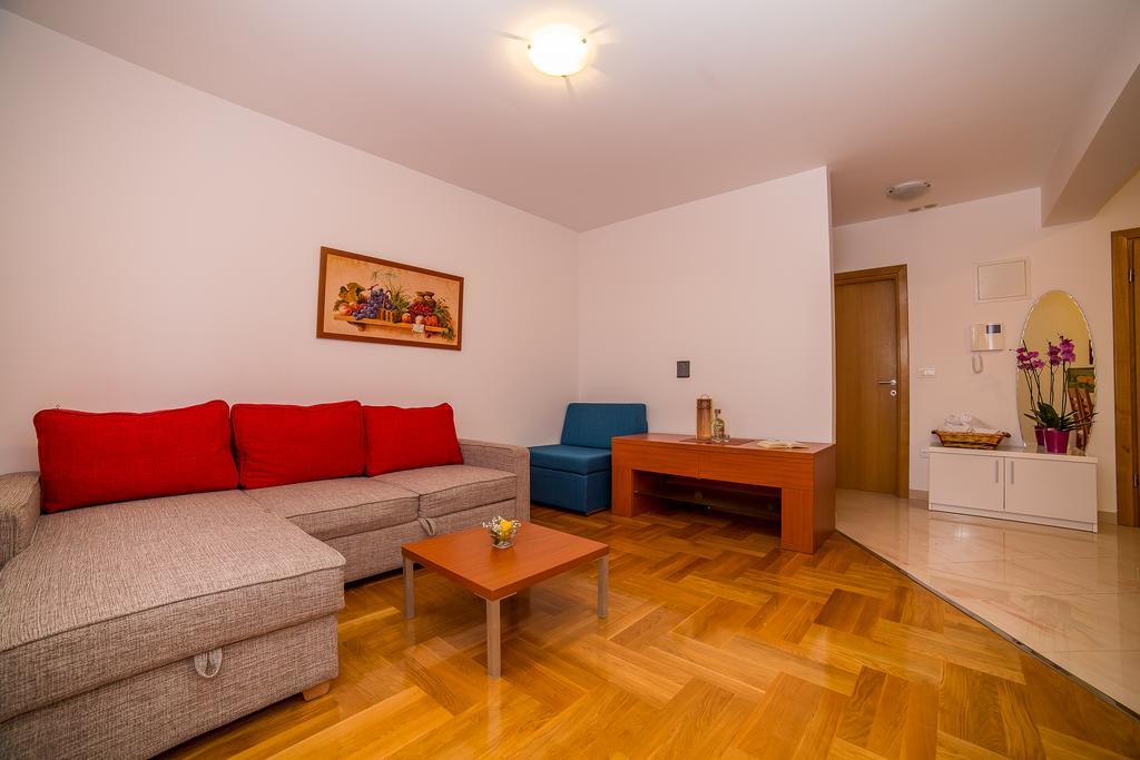 Apartments Kristina Makarska Room photo