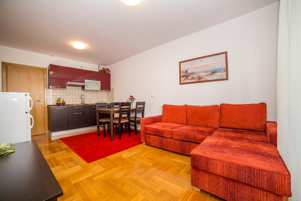 Apartments Kristina Makarska Exterior photo