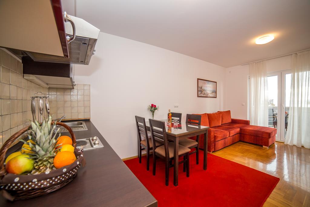 Apartments Kristina Makarska Exterior photo