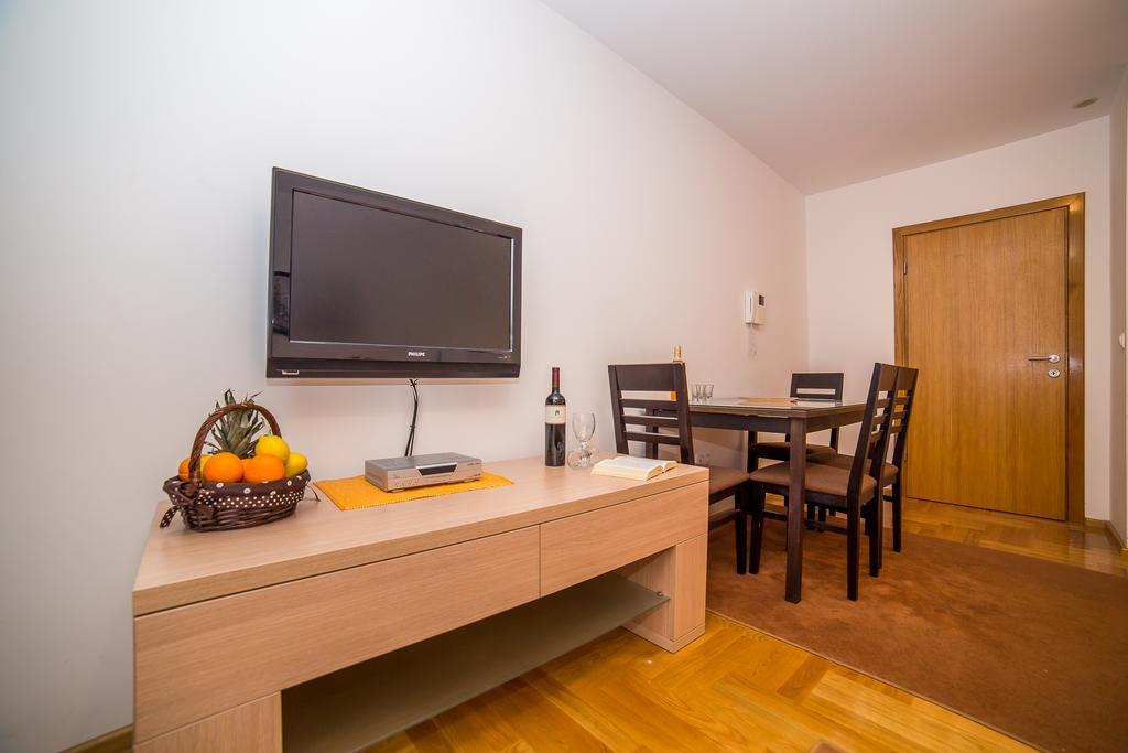 Apartments Kristina Makarska Exterior photo