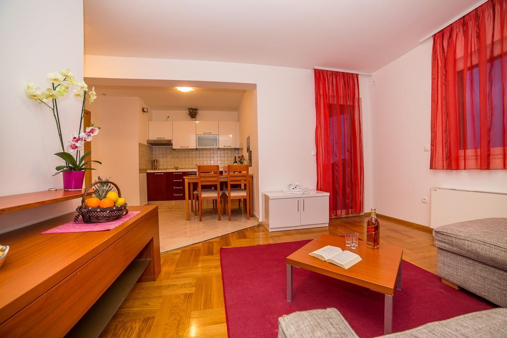 Apartments Kristina Makarska Exterior photo