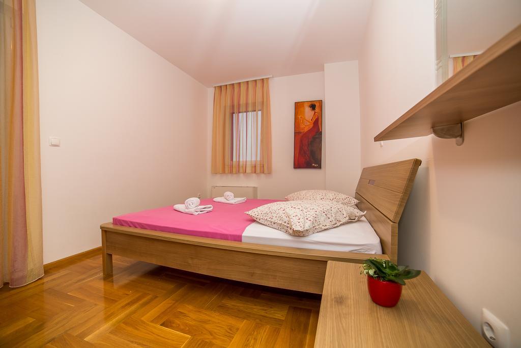Apartments Kristina Makarska Exterior photo