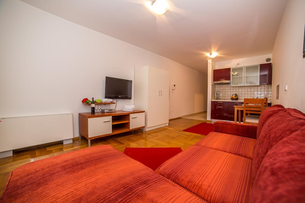 Apartments Kristina Makarska Exterior photo