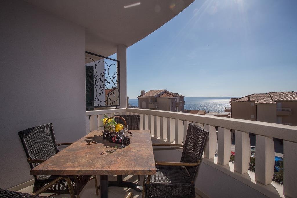 Apartments Kristina Makarska Exterior photo